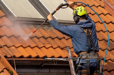 Démoussage et hydrofuge de toiture à Donnezac